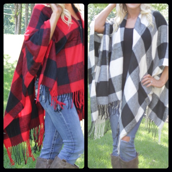 Buffalo tassel poncho - Picture 4 of 4